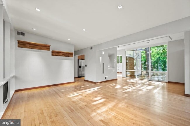 Building Photo - 2227 Glasgow Rd