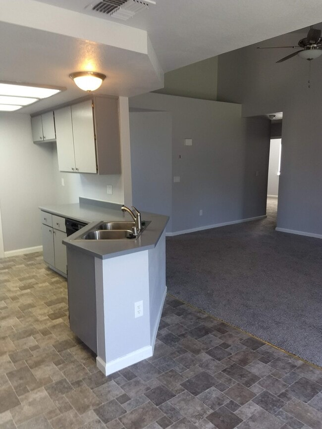 Building Photo - Updated 3 Bedroom Home