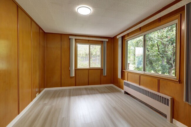 Building Photo - Large Renton Highlands Rambler with Grand ...