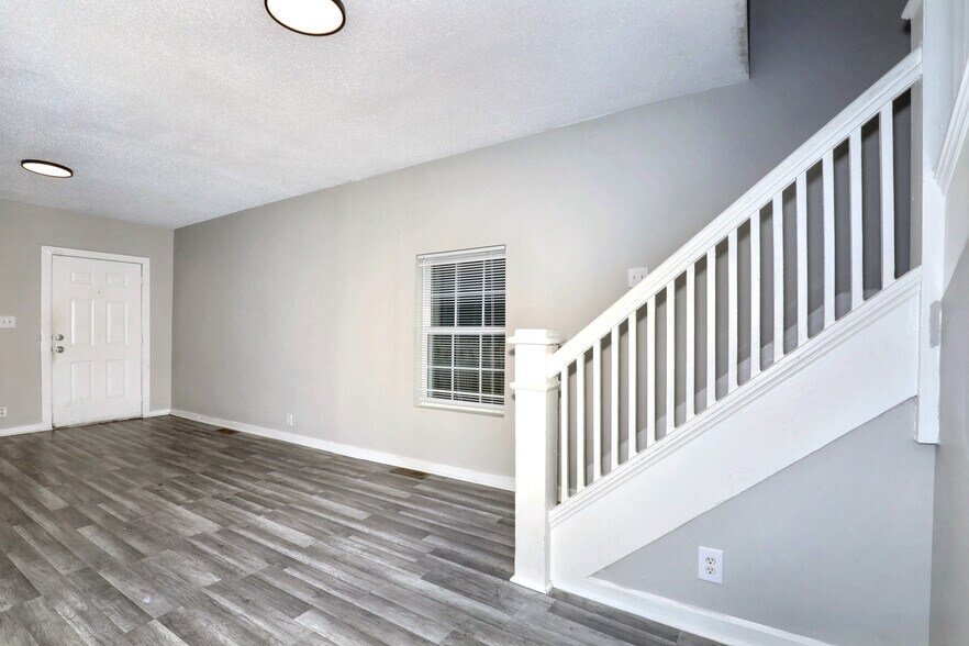 Building Photo - 414 N Temple Ave