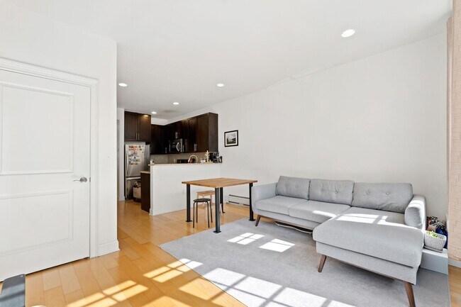 Building Photo - 110 Tidewater St