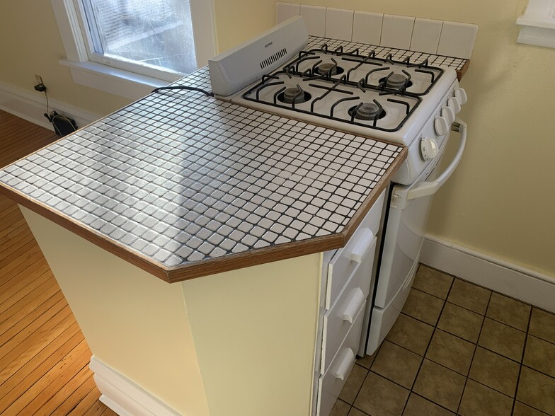 Building Photo - 628 37th St