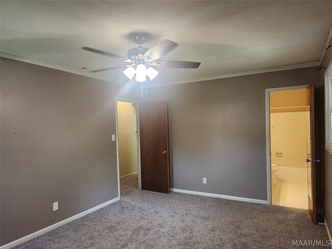 Building Photo - 1203 Oates Rd