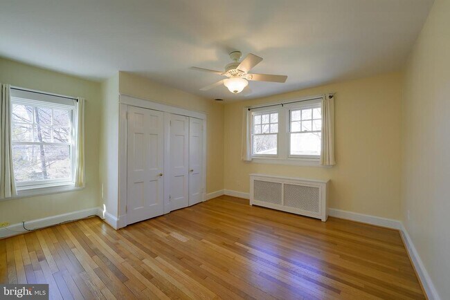 Building Photo - 5717 Chevy Chase Pkwy NW