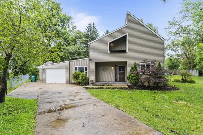 Building Photo - 38369 N Manor Ave
