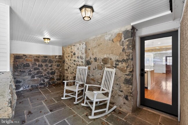 Building Photo - 200 W Wayne Ave