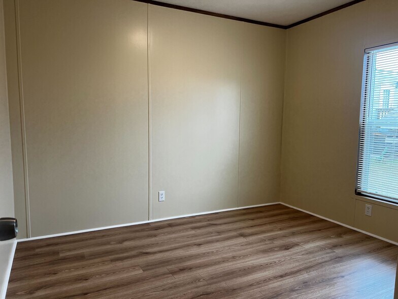 Building Photo - 709 N Collins Fwy