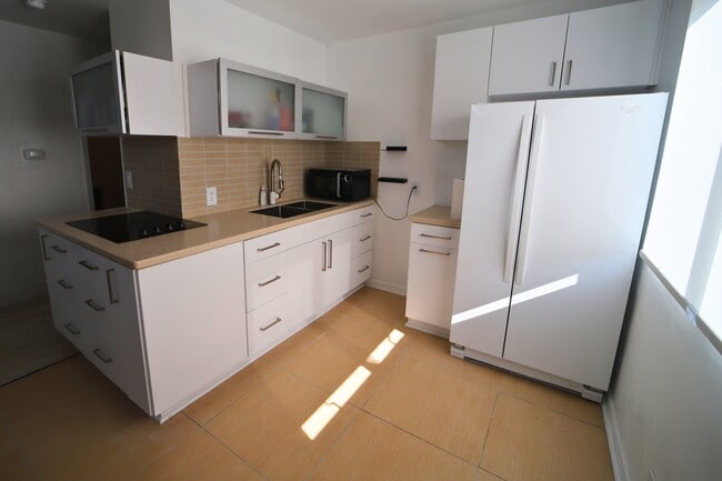 Building Photo - 454 Woodland Dr W