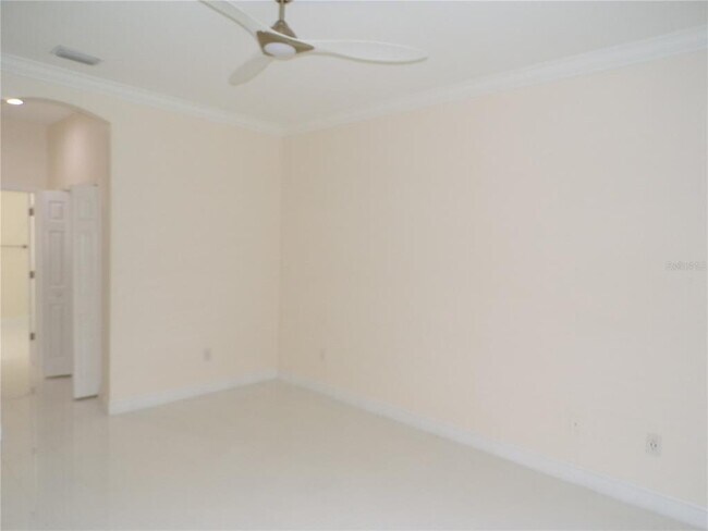 Building Photo - 6200 Falcon Lair Dr