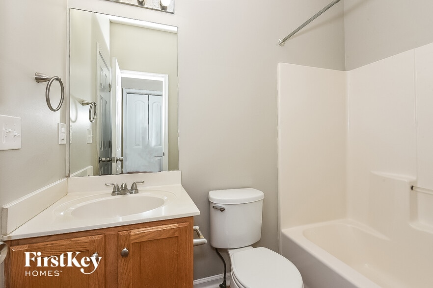 Building Photo - 405 Westwind Ct