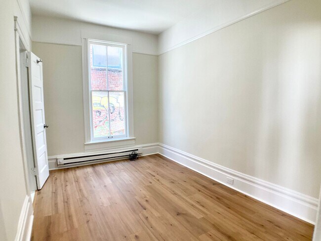 Building Photo - LOWERED PRICE! FULL FLOOR FLAT! Bay Window...
