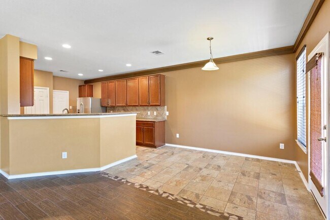 Building Photo - 2302 McCook Dr