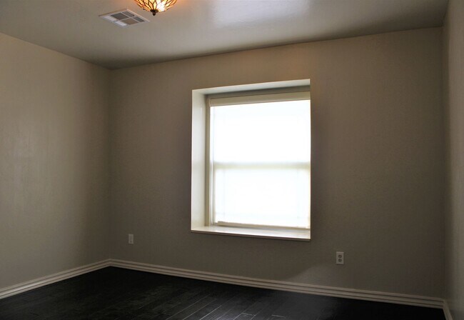 Building Photo - 16113 Capulet Dr