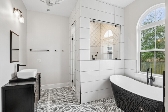 Building Photo - 5280 Warrington Dr