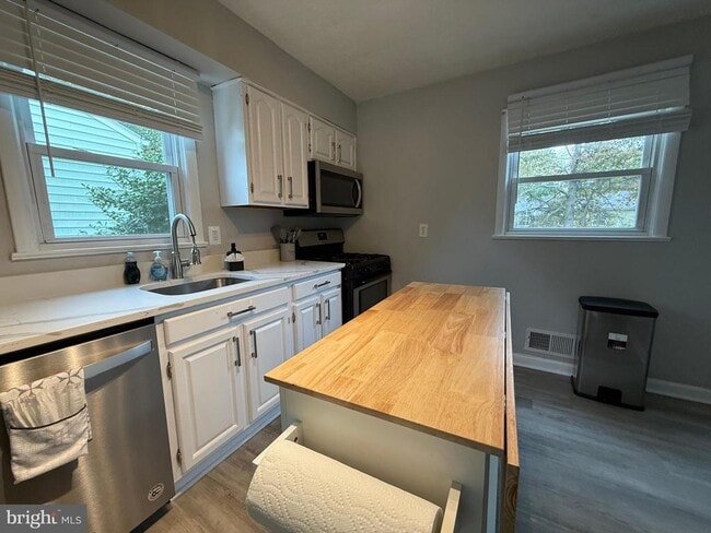 Primary Photo - 2208 Vermont Ave