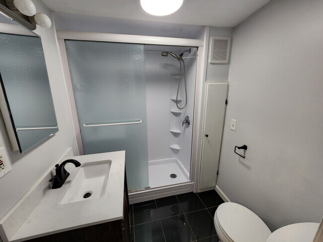 Bathroom - 7 Line St