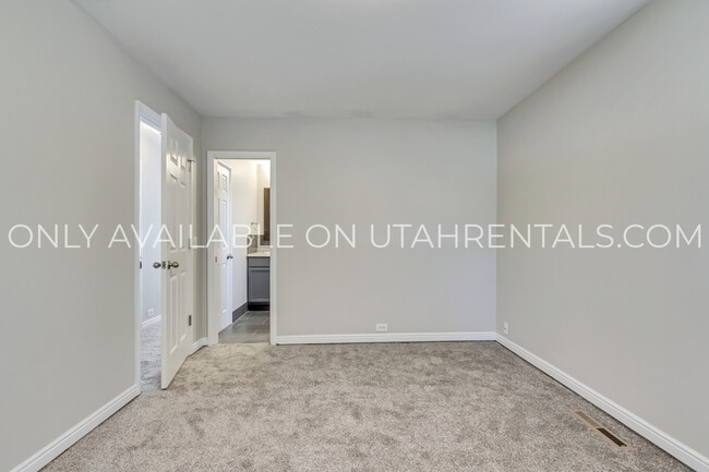 Building Photo - 639 600 W