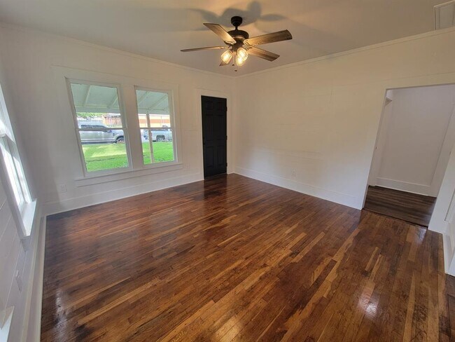 Building Photo - 1403 Avenue C