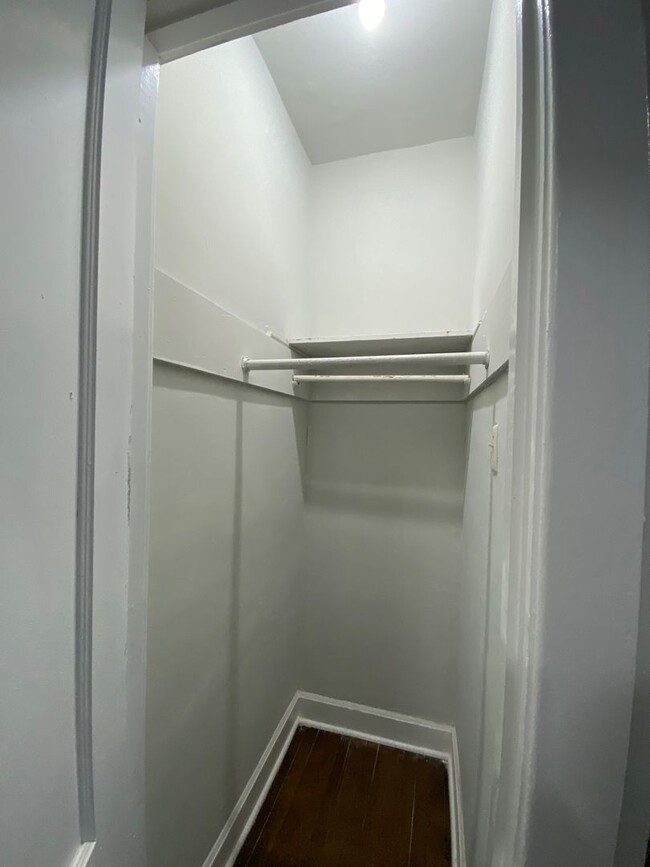 Building Photo - Lakeview 2BR! Near Brown Line & Whole Foods!