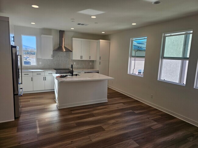 Building Photo - 679 Fahrenheit Dr