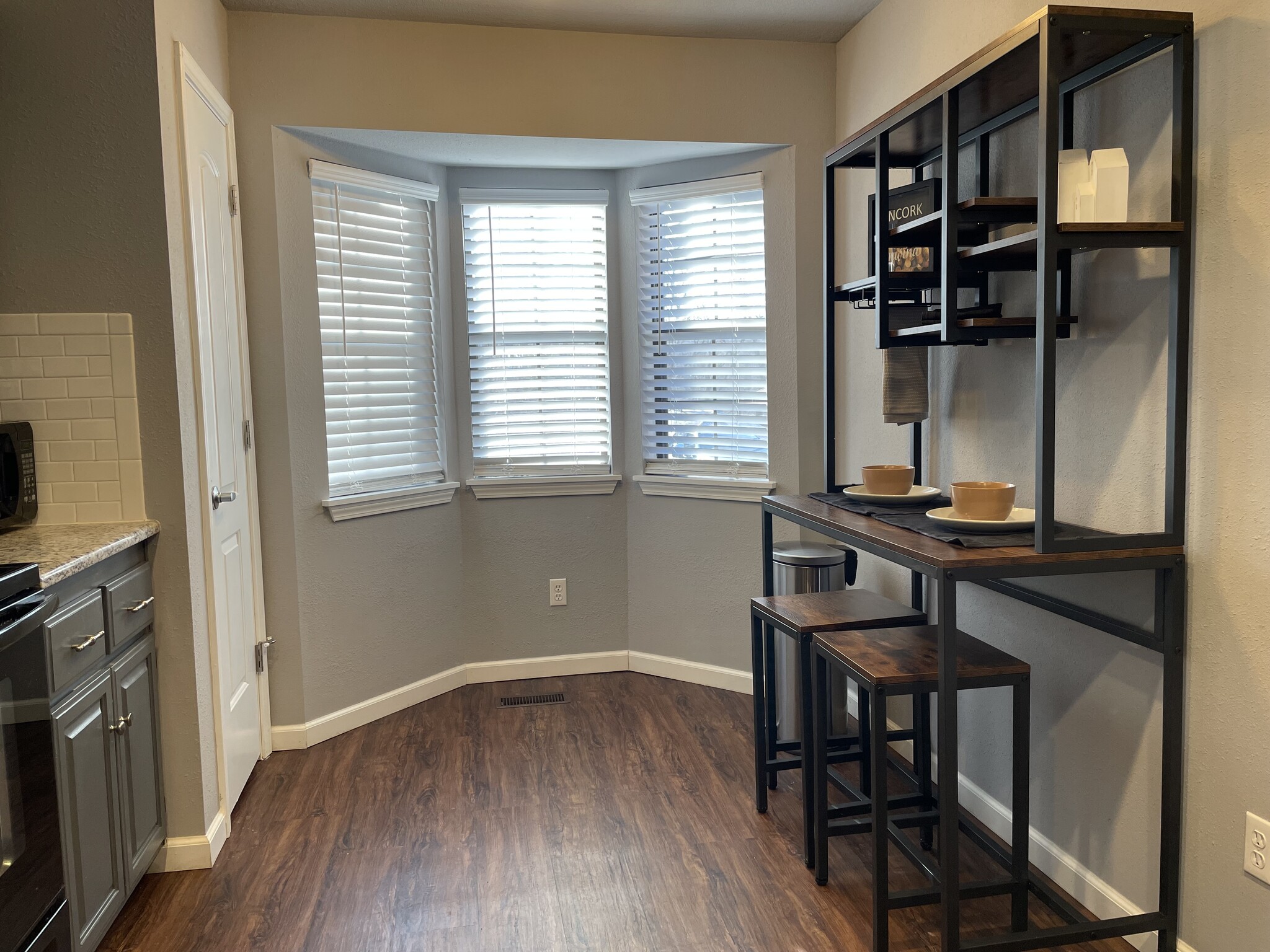 Kitchen - 2300 Oakwood Ave