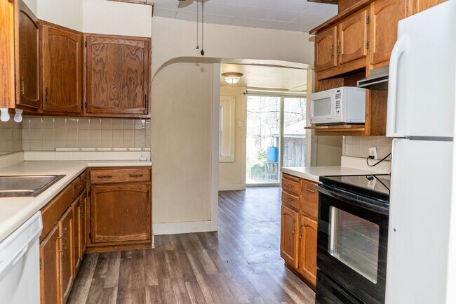 Building Photo - Spacious 2 bedroom 2 bath house