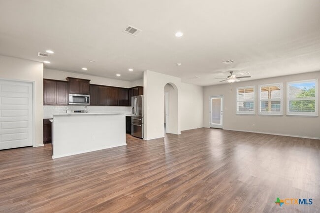 Building Photo - 145 Goldfinch Dr