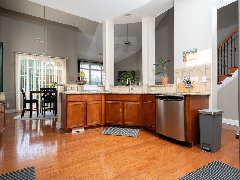 Building Photo - 1606 Morehead Hill Ct
