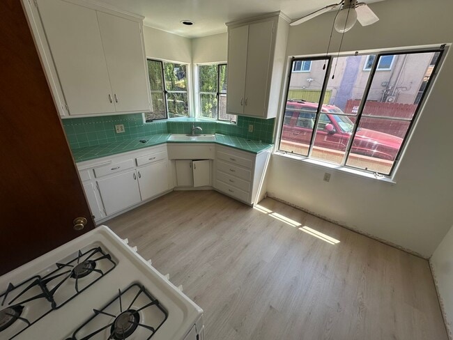 Primary Photo - 113-115 W Rosslynn Ave