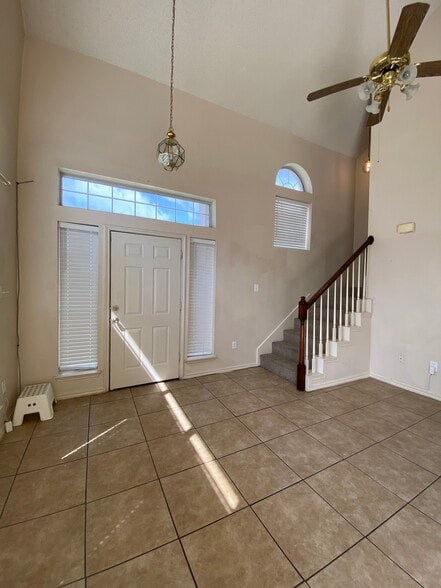 Building Photo - 805 Greenridge Dr