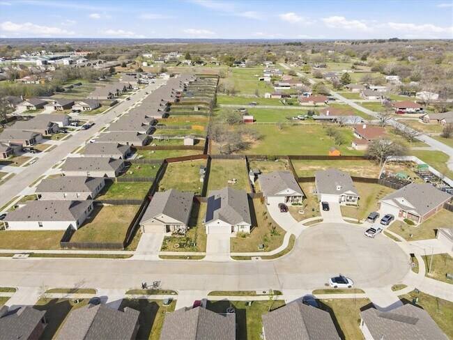 Building Photo - 1393 Beach Dr