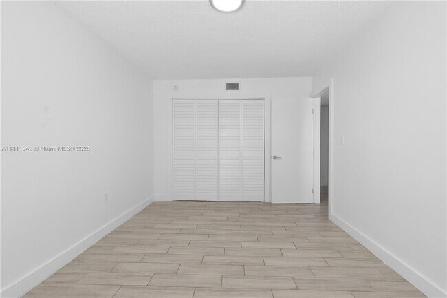 Building Photo - 810 Salzedo St