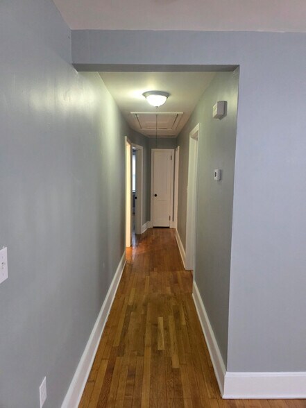 Building Photo - 504 Battery Pl