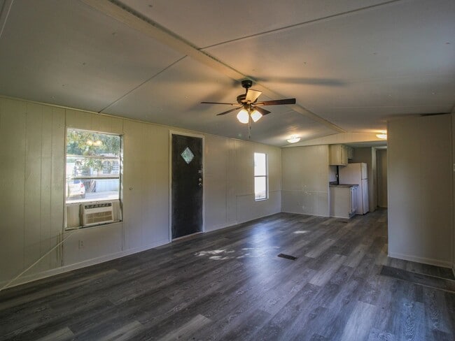 Building Photo - New Rental at River Road Estates!