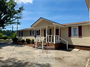 Building Photo - 380 Community Rd