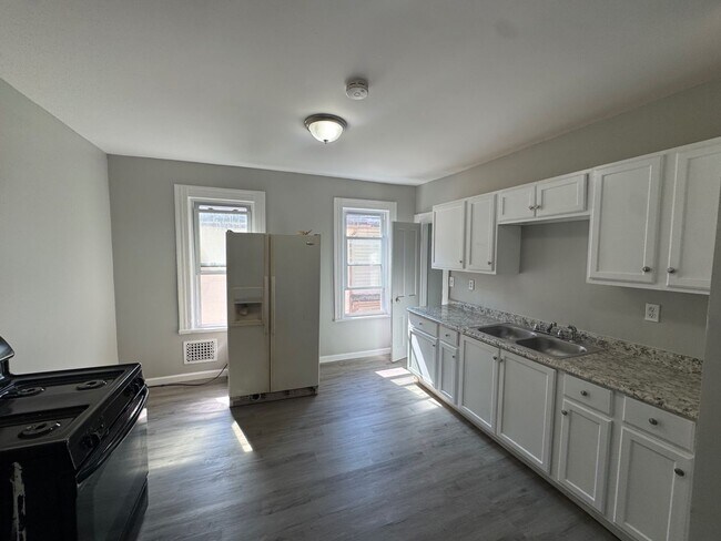 Building Photo - 4068 E 74th St