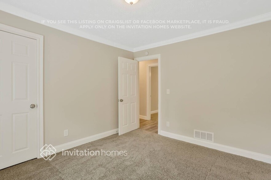Building Photo - 2033 Carriage Way