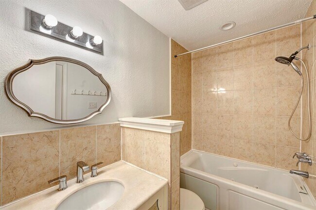 Building Photo - 1715 Moritz Dr
