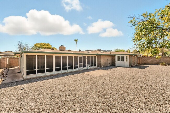 Building Photo - Beautiful 3 bed, 2 bath w/ bonus Room, loc...
