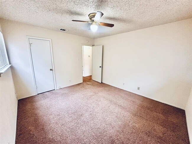 Building Photo - 12504 Tree Line Dr