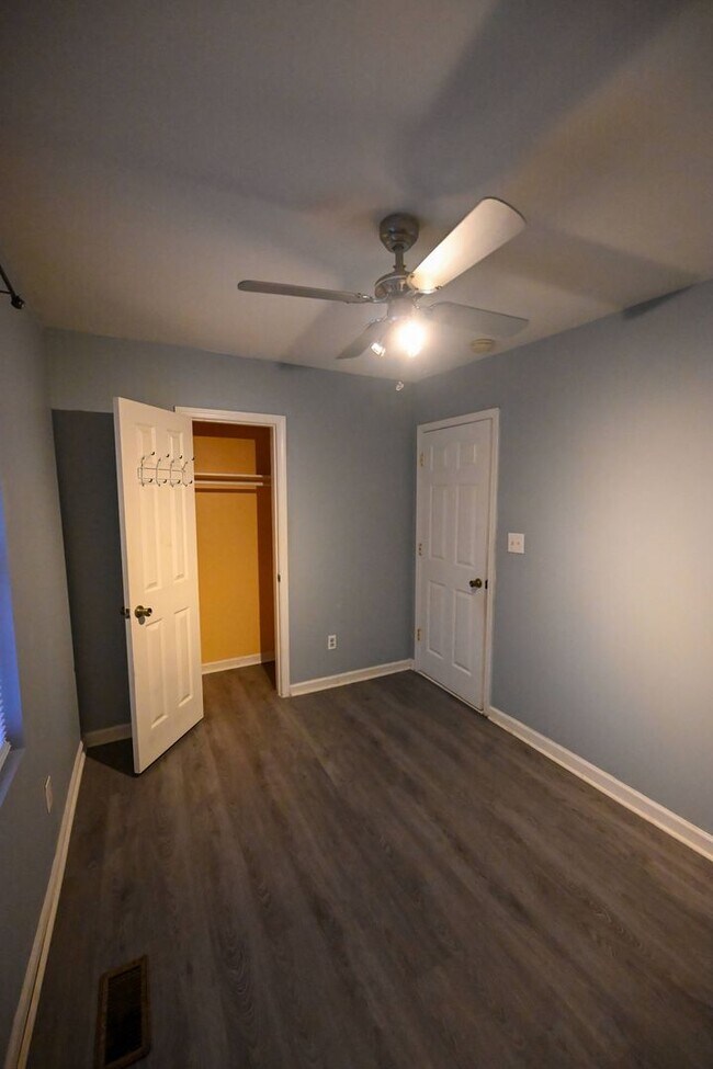 Building Photo - Stunning 3BR / 3BA Home on 2.48 Acres – Hillsborough, NC