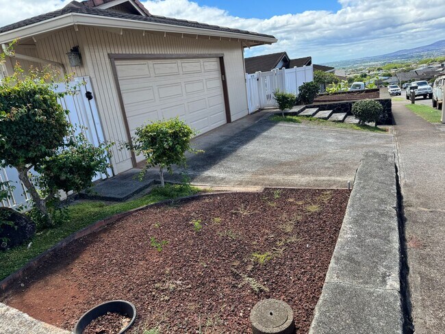 Building Photo - Newtown Estates, 3 bdrm, 2 bath, 2 car enc...
