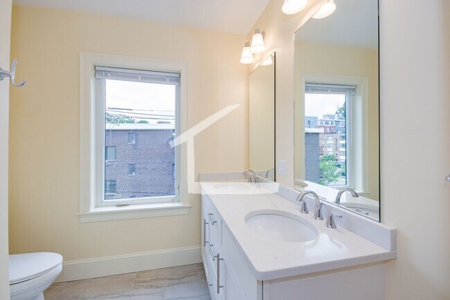 Building Photo - Brand New 3,500 Sq. Ft. Luxury Townhouse in Oak Square w Built In Garage! 1st & Security Only, La...