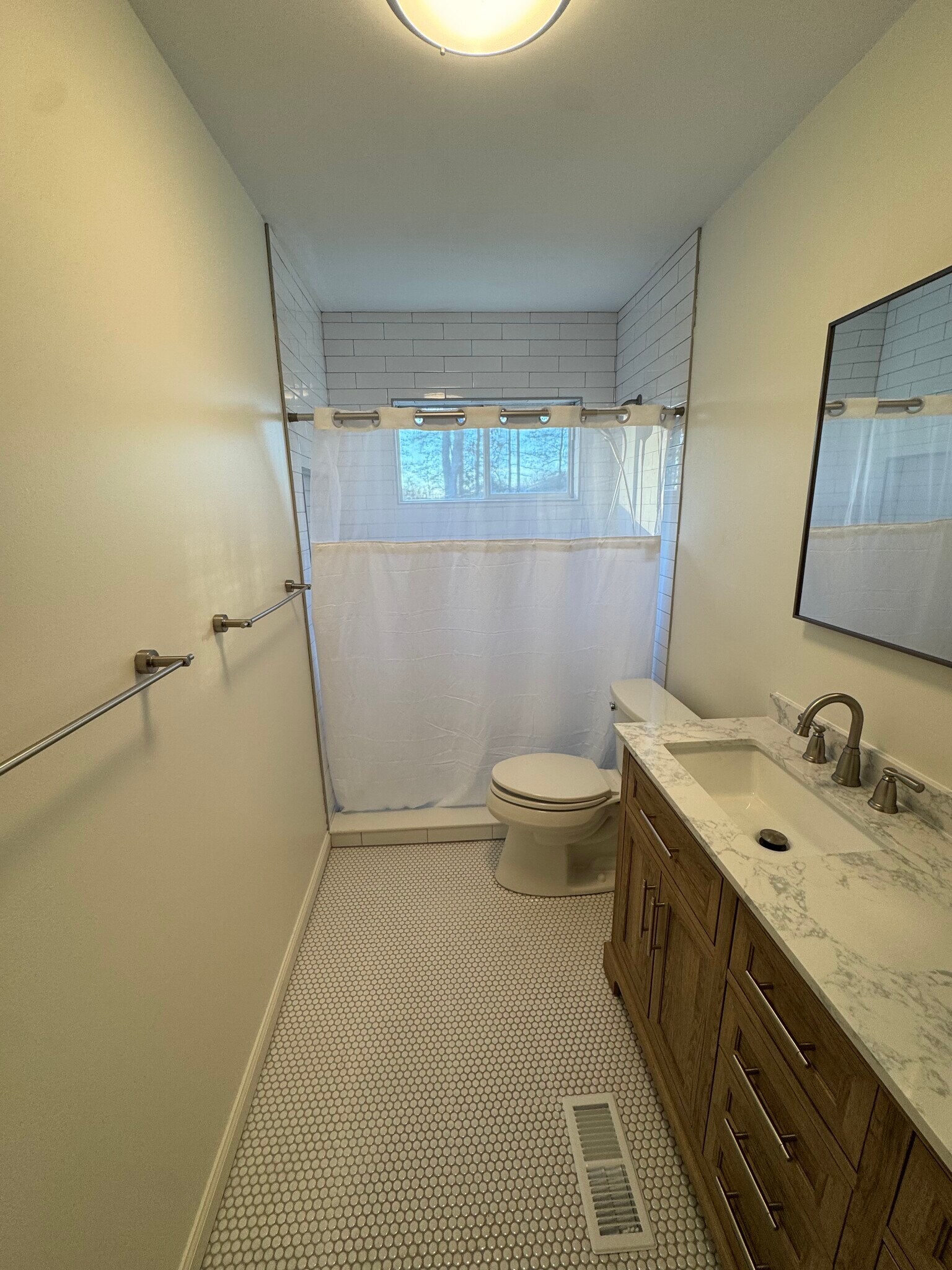 Building Photo - 114 Woodglen Dr