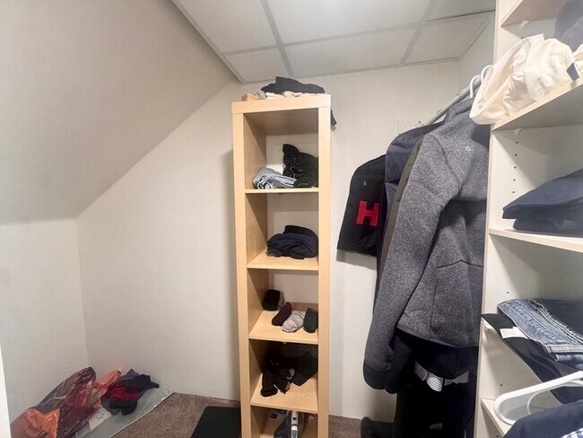 Building Photo - 384 Riverway