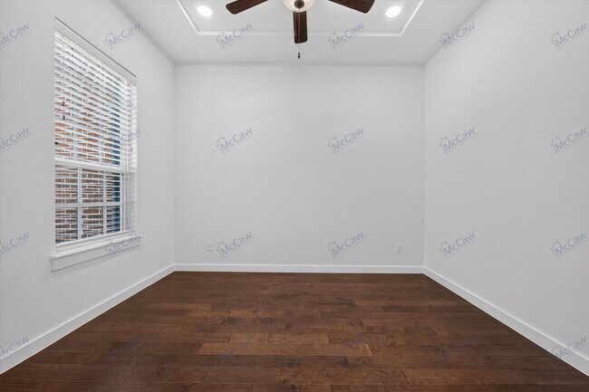 Building Photo - 8728 Ice House Dr