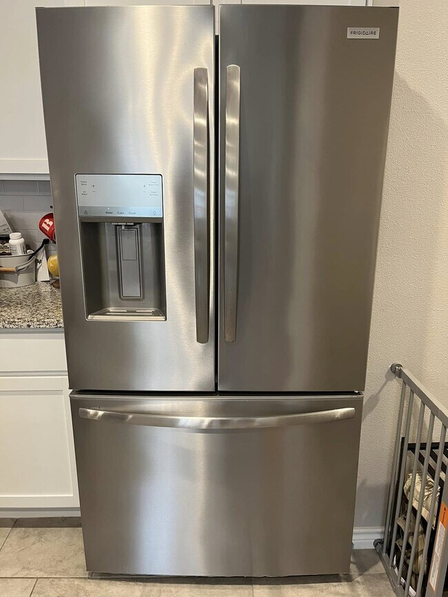 Building Photo - 7742 Lariat Toss Dr