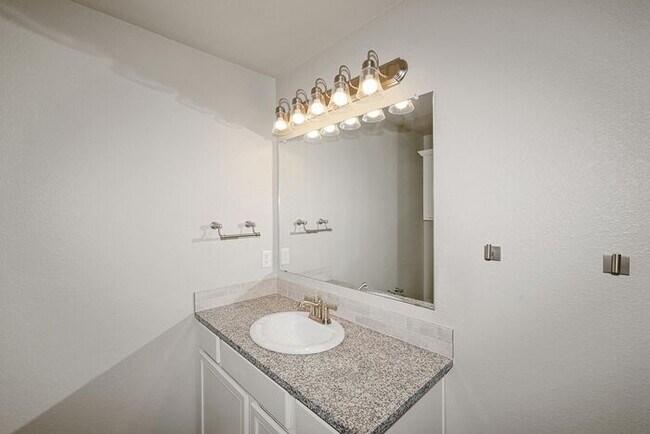 Building Photo - 1536 Montaluse Rd