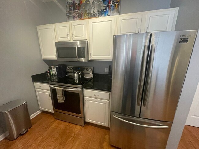 Primary Photo - Gorgeous Condo For Rent at the 903 in Prov...