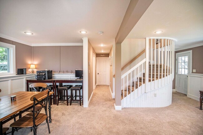 Building Photo - 32 Attitash Loop